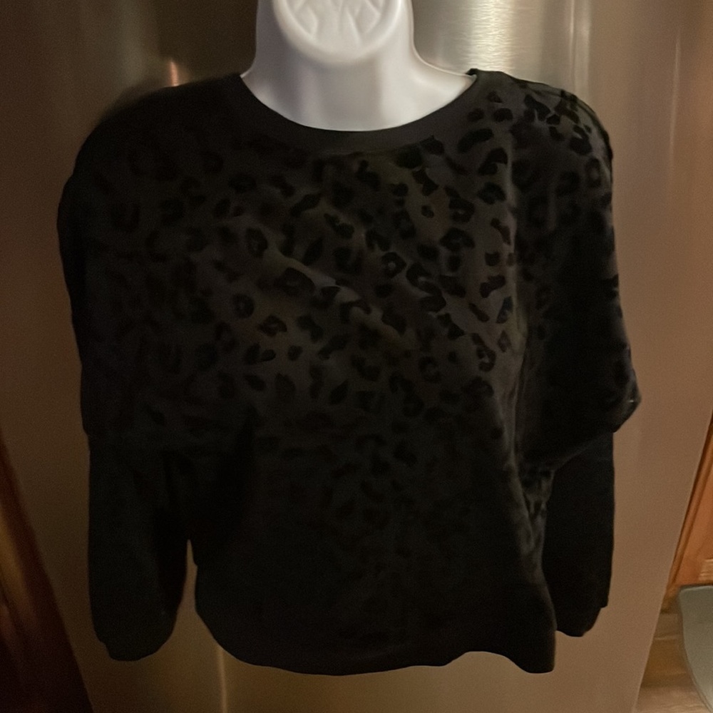 Snow Leopard Sweatshirt š¤š - Picture 5 of 12